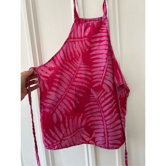 Clover Mamas Girl’s pink and dark pink batik style cotton apron with leaf print - Picture 4 of 4